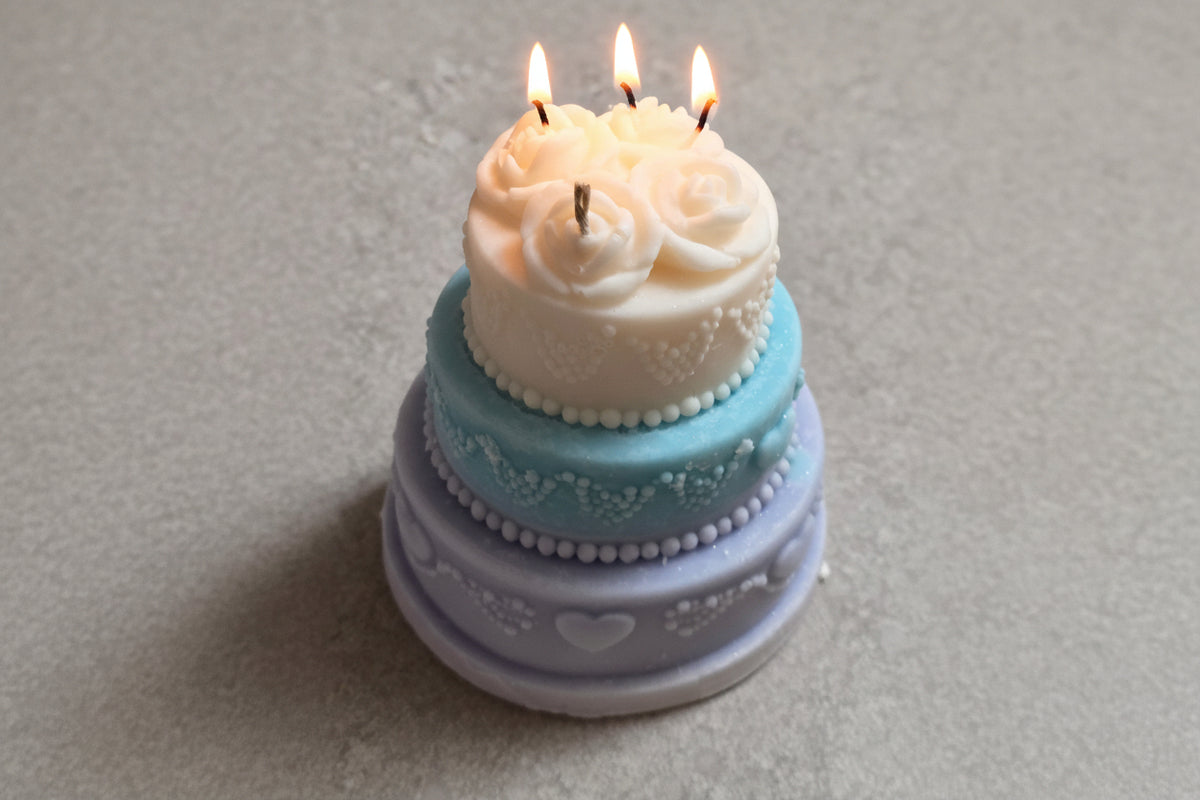Blueberry Coconut Drip Cake Candle