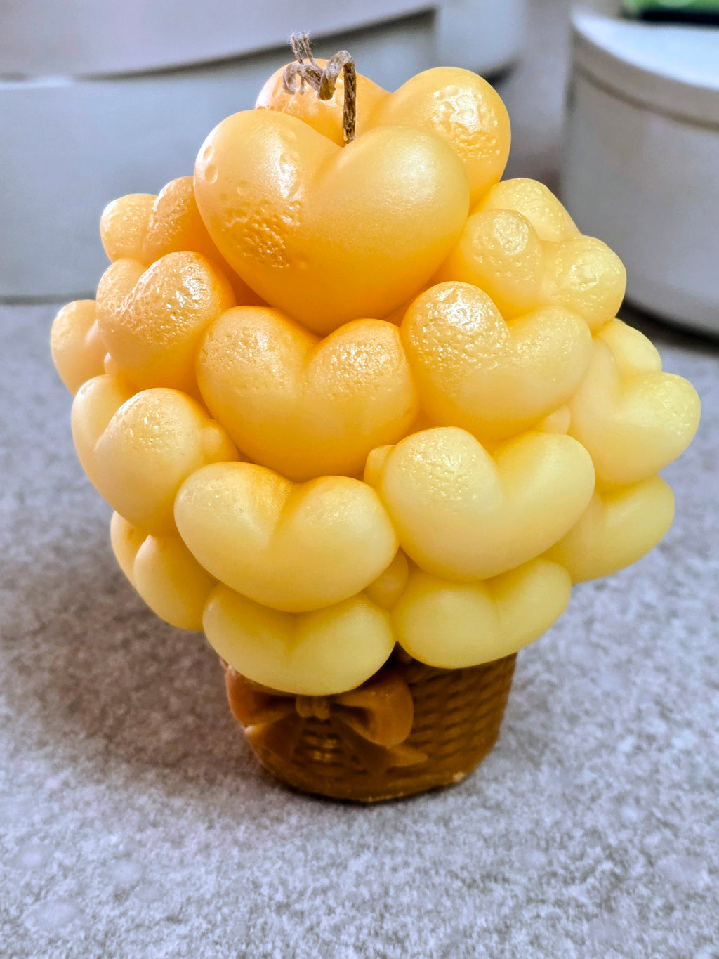 💛 Golden Hearts Bouquet Candle