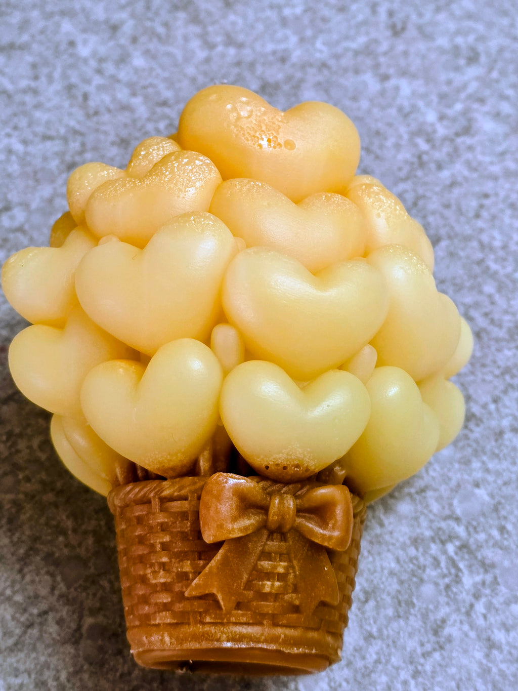 💛 Golden Hearts Bouquet Candle